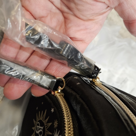 Bnwt Victoria Secret makeup bag - Picture 3 of 6